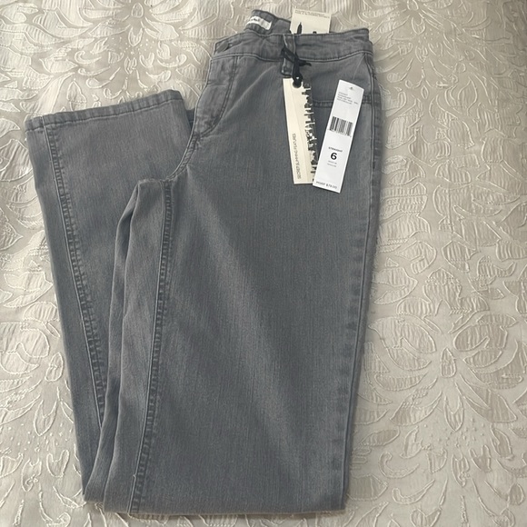Jones New York Denim - Jones New York Jeans Lexington Straight Women’s SZ 6 Pearl Grey Slimming Jeans